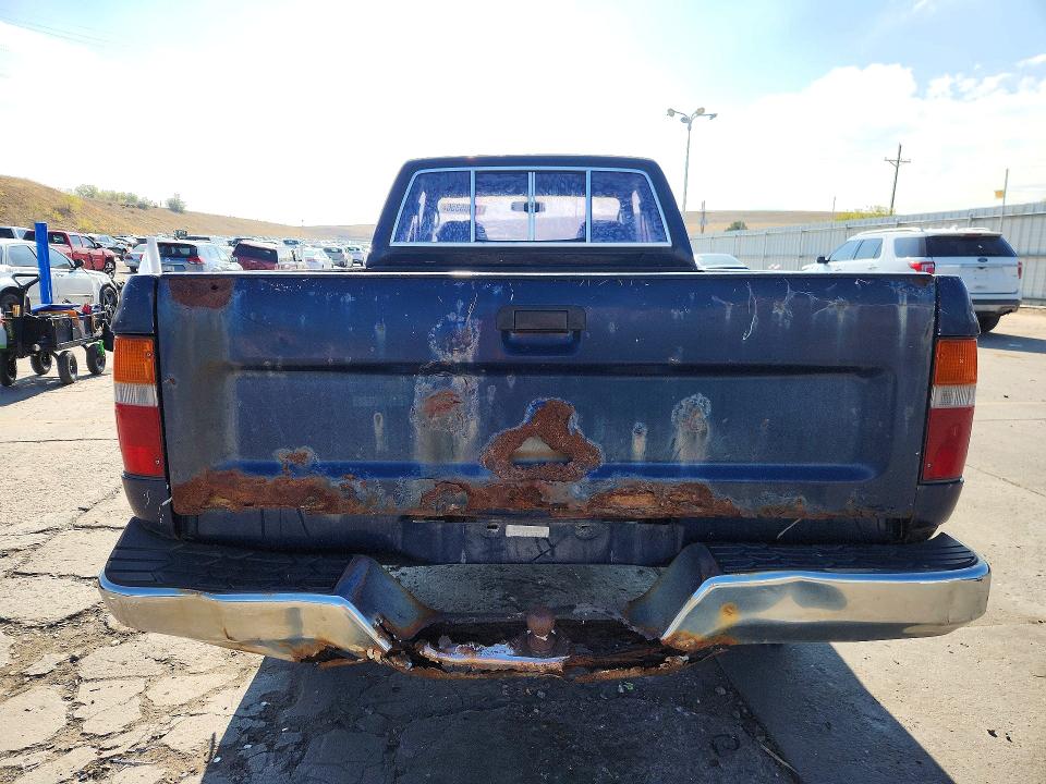 1992 TOYOTA PICKUP DELUXE